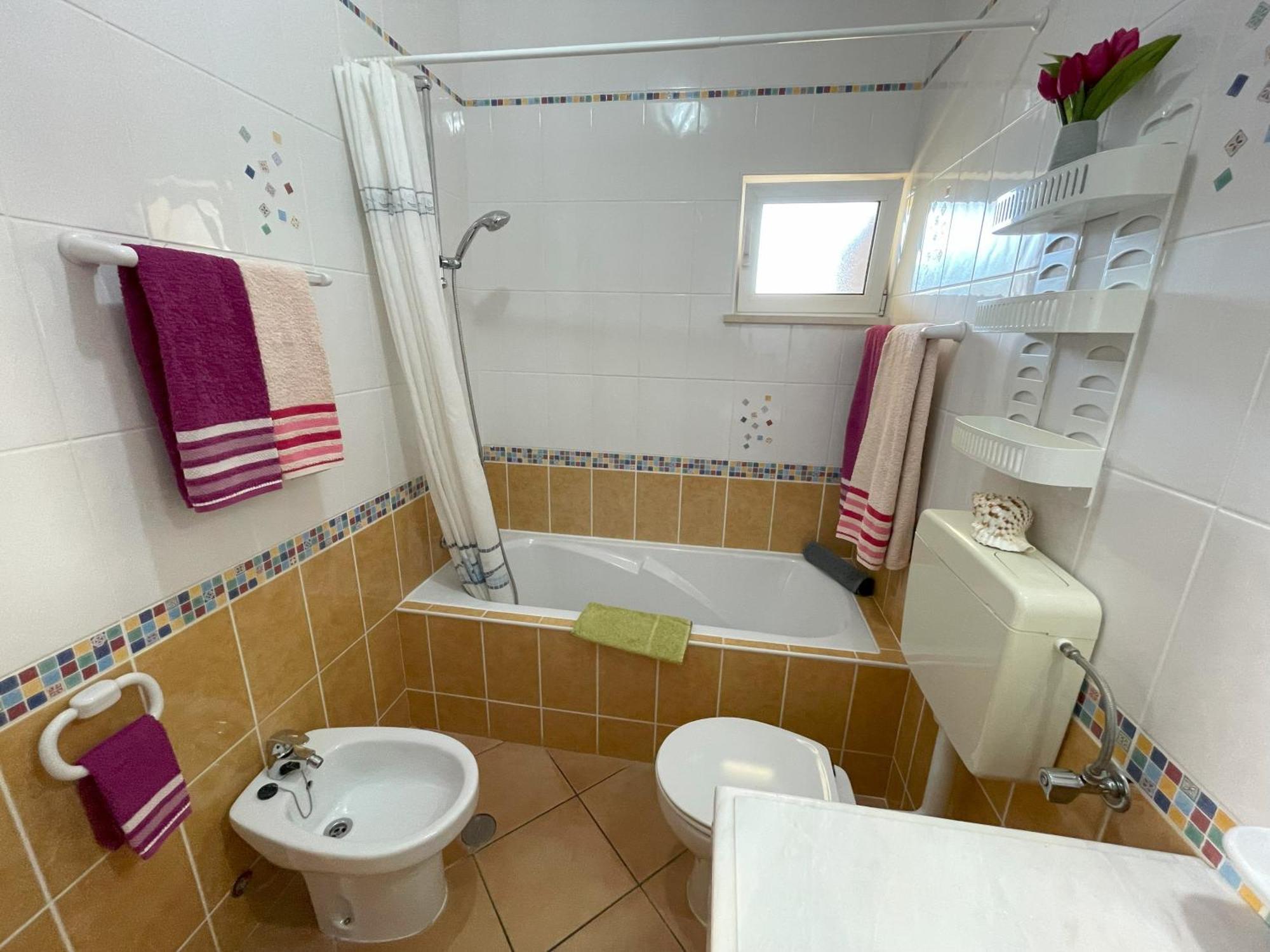 Villa Eber - Independent 1 & 2 Bedroom Apartments, Pool, Air Con, Fast Wi-Fi, Near Old Town Of Albufeira And Beaches Exterior foto